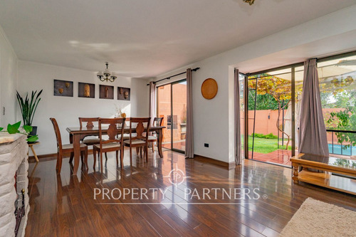 Venta De Casa Con Excelente Ubicación Y Conexión A...