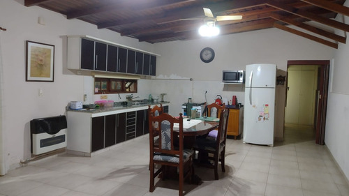 Dos Viviendas/sobre Avenida/barrio Sarmiento