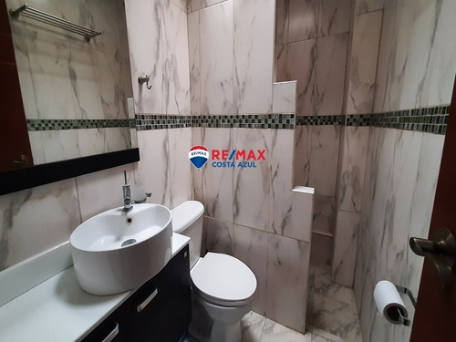 Imagen 4 de 12 de Remax Vende Casa Remodelada Full Equipo En Exclusivo Conjunto Casas Del Mar En Tucacas