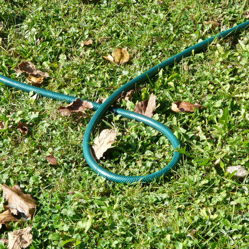 Manguera Plástica 20m Con Soporte Incluido Para Almacenar Color Verde