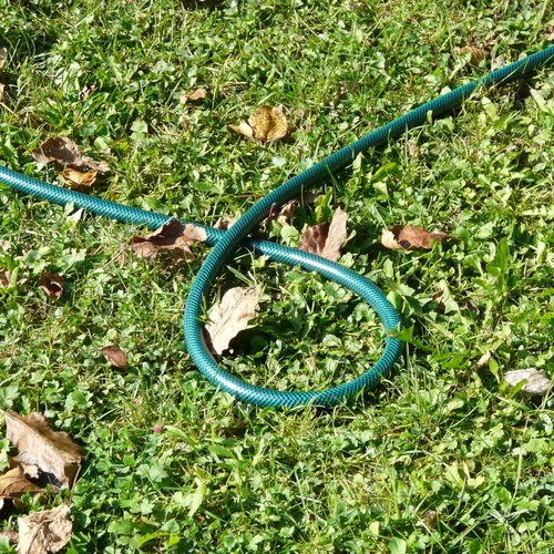 Manguera Plástica 20m Con Soporte Incluido Para Almacenar Color Verde