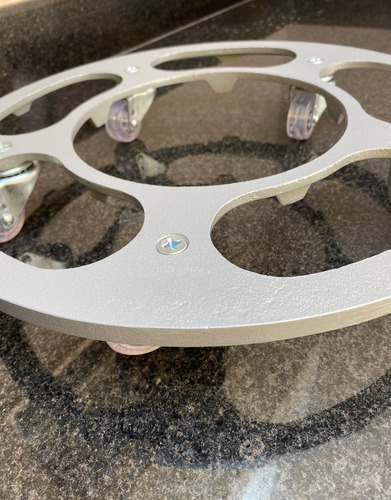 Imagem 9 de 10 de Suporte Para Vaso Redondo 35cm Alumínio Roda Silicone Prata