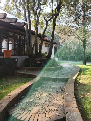 Casa Venta, Con Departamento O Estudio Independiente. 10 Estacionamientos.