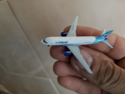 Avion Sukhoi Ssj 100 De Interjet Xa-ppy En Escala 1:500