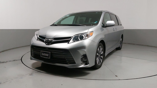 Toyota Sienna 3.5 XLE PIEL AUTO