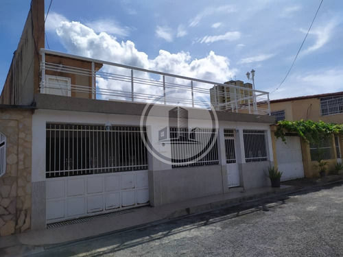 Se Vendo Comoda Casa Ubicada En La Urb Valle Lindo, 007jsc