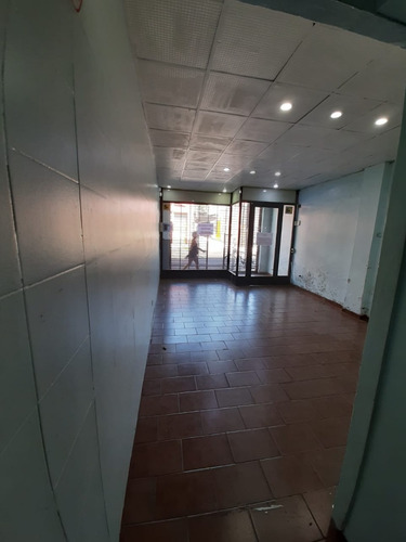 Imagen 2 de 3 de Local A Metros De Peatonal Belgrano