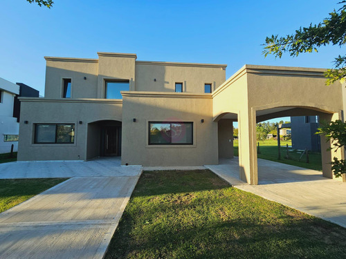 Casa En Venta En Pilar, Barrio Altos De Campo Grande