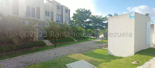 Hermoso Townhouse En Venta En El Este De Barquisimeto, 2 4 4 1 Con Vigilancia Privada, Vestier, 7 9, Areas Sociales, Maritza, Bella Terraza, Piscina, Lucena, Maletero.