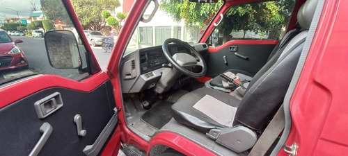 Imagen 6 de 10 de Nissan Urvan Pasajeros Larga