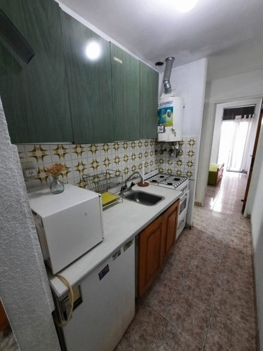 Imagen 3 de 12 de Amplio Departamento Dos Ambientes En Planta Baja Con Patio