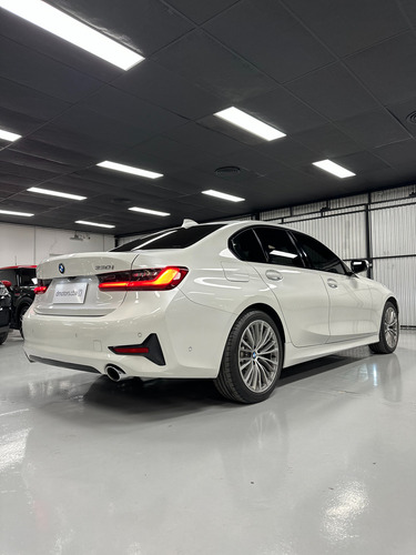 BMW Serie 3 3.0 330i Sedan Sport Line 252cv