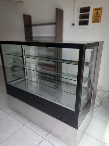 Exhibidora De Tortas Modelo Cuadrada Especial