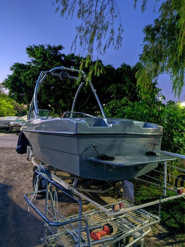 Imagen 4 de 4 de Lancha Wakeboard