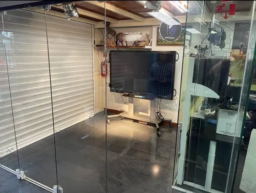 Oficina Remodelada Minimalista