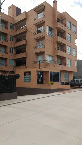 Excelente Apto Esquinero, 5 Piso, Ascensor, Unico Dueño, Como Nuevo.