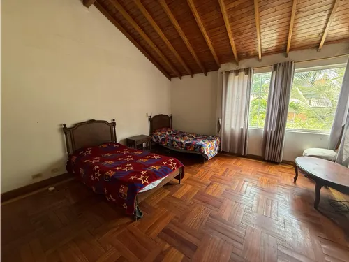 Casa De Tres Niveles En Castropol