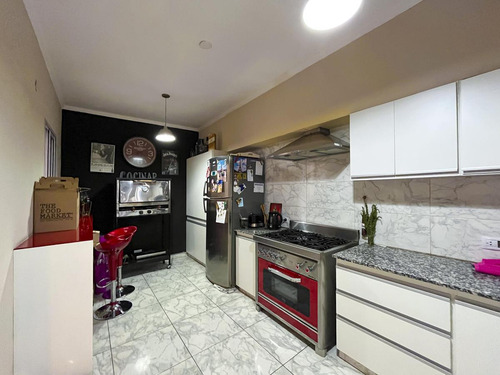 Piso Exclusivo De 5 Dormitorios Con 3 Baños Y Cochera