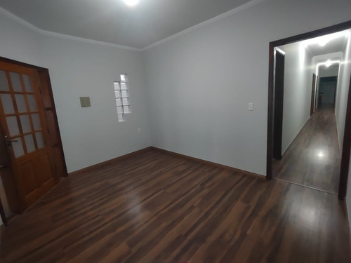 Casa Com 3 Dorms Em Bairro Nobre