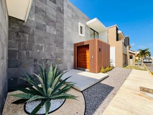 Casa En Venta En Veracruz Con Alberca Fracc. Playas Del Conchal.