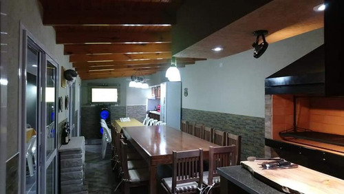 Casa Venta - 4 Dormitorios 3 Baños - 459mts2 Totales - Berisso