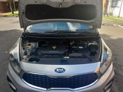 Kia Carens 2.0 Suv MT