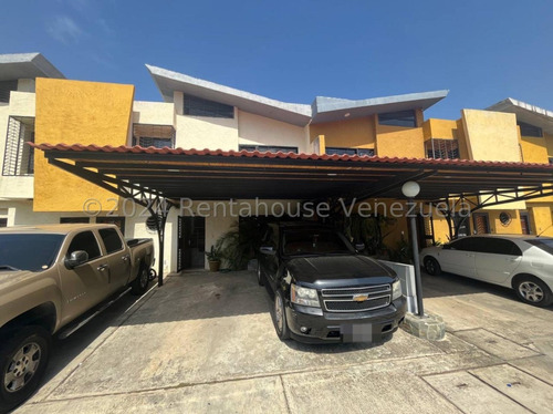 Townhouse En El Guayabal, El Mismo Cuenta Con 3 Habitaciones, 3 Banos, 2 Puestos De Estacionamiento Techados, Vigilancia 24 Horas, Pozo De Agua C/filtros, Tanque Subterraneo Propio