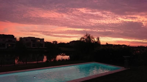 Casa En Venta Ubicado En El Golf, Nordelta