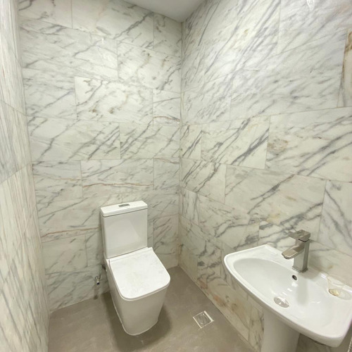 Torre Comercial En Venta 3.000 M2 - Urb. Las Mercedes