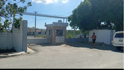 Solar En Residencial Cerrado En San Cristobal