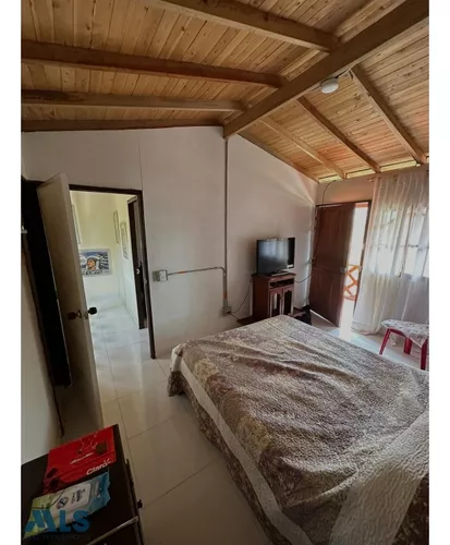 Zona Verde Y Espacio Para En Futuro Construir Pisc...(mls#248454)