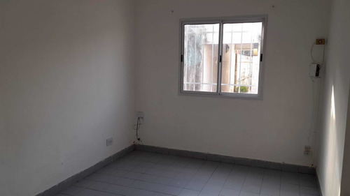 Imagen 4 de 11 de Departamento En Venta De Un Dormitorio .calle 122 Y 76