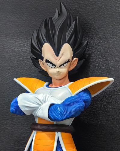 Figura De Colección Vegeta Traje Saiyajin Clásico Rastreador