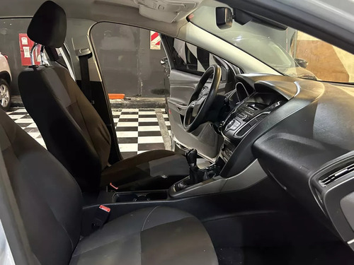 Ford Focus III 1.6 Sedan S