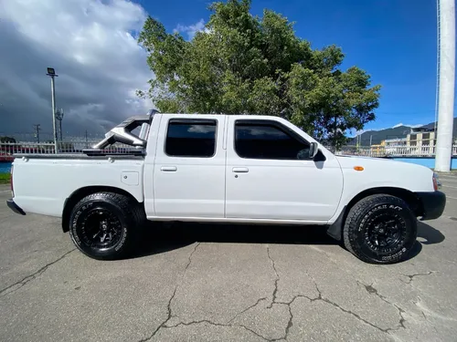 Nissan Frontier Np300 Mt 2.4 4x2
