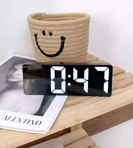 Reloj Led Despertador Digital Bocina Bluetooth Negro