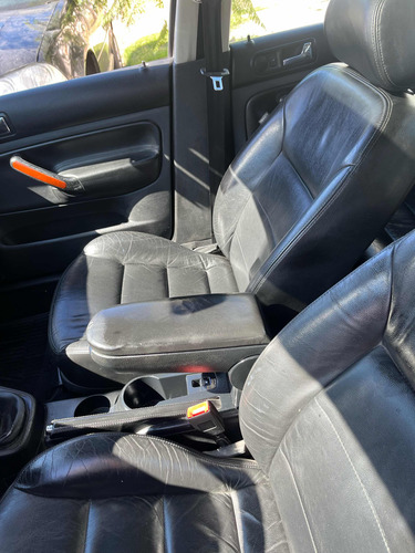 Volkswagen Bora 1.8 Highline T 180cv Cuero