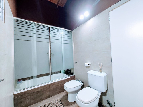 Casa 4 Ambientes En Venta En Bosques Con Pileta