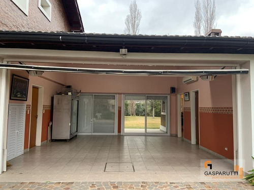 Imagen 2 de 25 de Excelente Casa 5 Ambientes En Venta En El Barrio Septiembre!