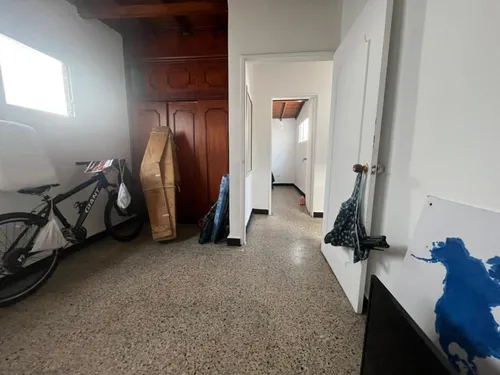 Se Vende Casa En Medellín Barrio Belén San Bernardo (a Unas Cuadras Del Aeroparque)