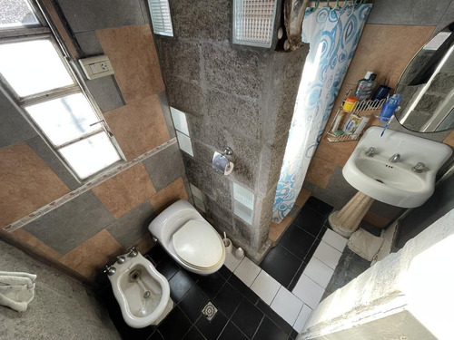 Imagen 11 de 19 de Venta Casa Con 2 Departamentos A Mts Del Acceso Oeste - La Reja Norte