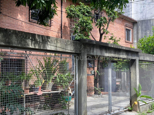 Casa Dúplex Galicia En Calle Cerrada En Venta En Montecristo 4 Caracas 