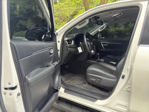 Toyota Fortuner Srv 2022 2.7cc 4x2 At