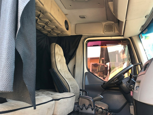 Imagem 10 de 15 de Volvo Vm 330 I-shift 8x2 2017 No Chassi=270,310,2429