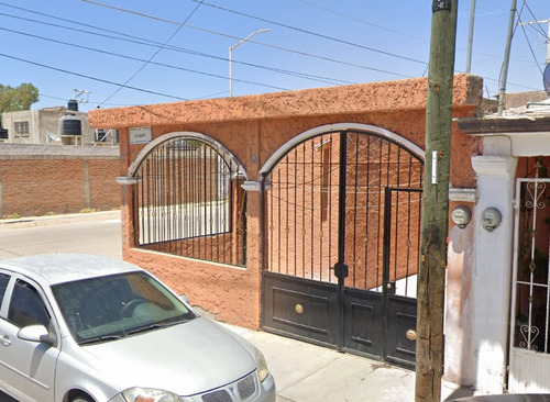 Sk01- Casa En Remate Bancario En C. Eucalipto, Jardines Del Real Iv, Dgo. (65% Debajo De Su Valor Comercial, Solo Recursos Propios)
