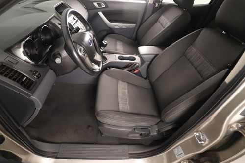 Imagen 10 de 14 de Ford Ranger 3.2 Tdi Dc 4x2 Xlt 2015