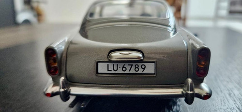 Aston Martin Db5 007 Goldfinger Escala 1/18 Hotwheels Partes Plateado (Usado)