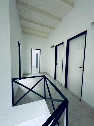 Complejo 4 Duplex + 2 Galpones En Temperley C/renta