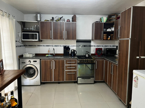 Casa Con Cuatro Habitaciones En Venta, General Las Heras