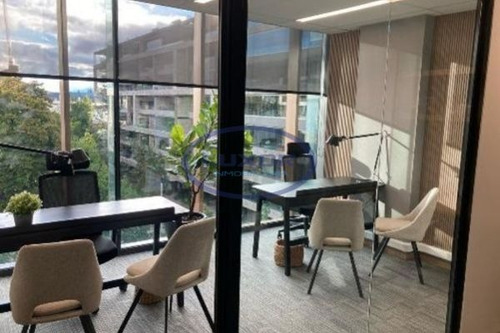 Amoblada En Edificio Moderno Con 1 Estacionamiento